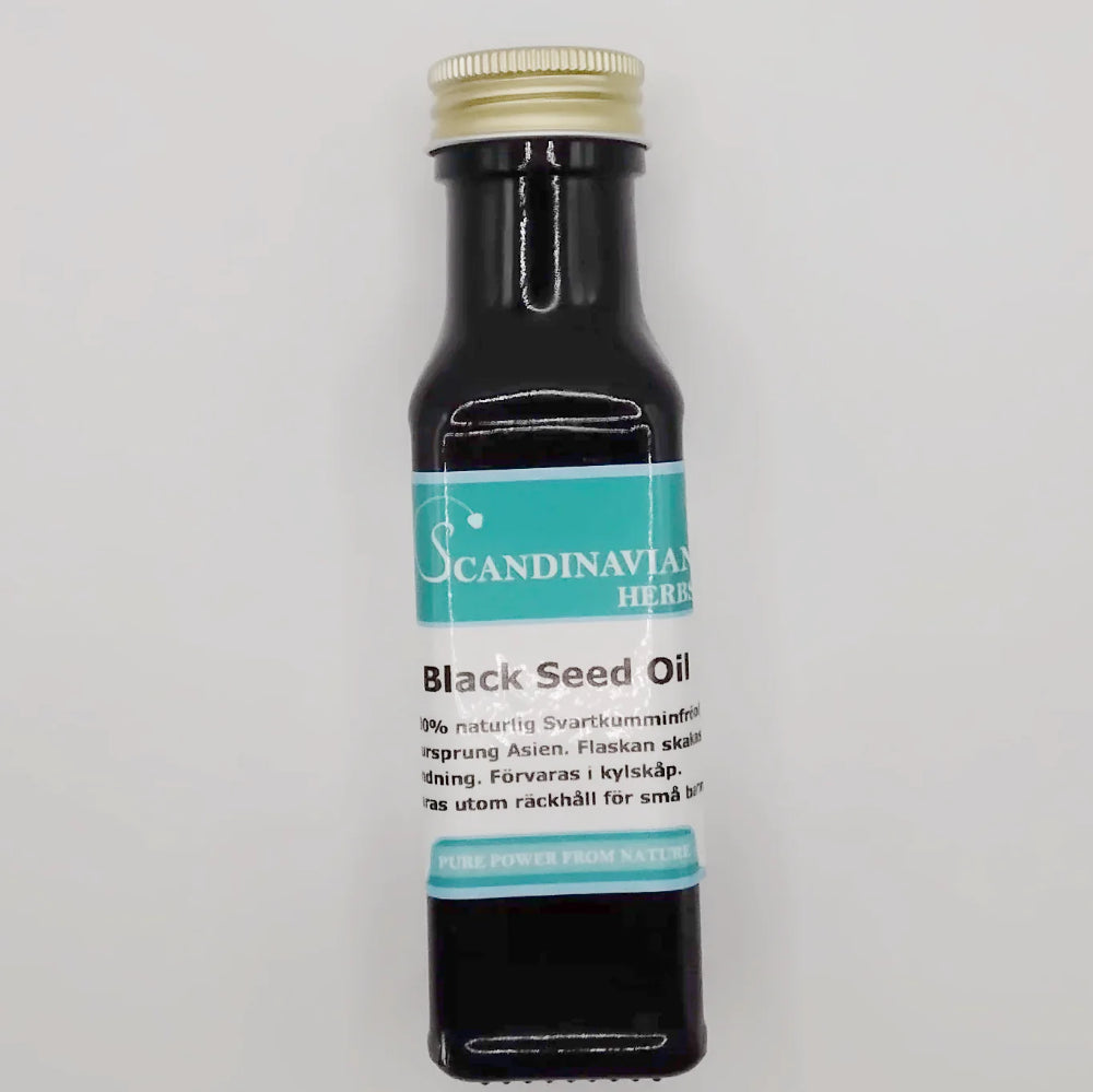 A 100 ml dark glass bottle with a beige cap is labeled Scandinavian Herbs Black Seed Oil - svartkumminolja. The label showcases light blue and black text, emphasizing its naturlig olja with natural purity and essential aminosyror.